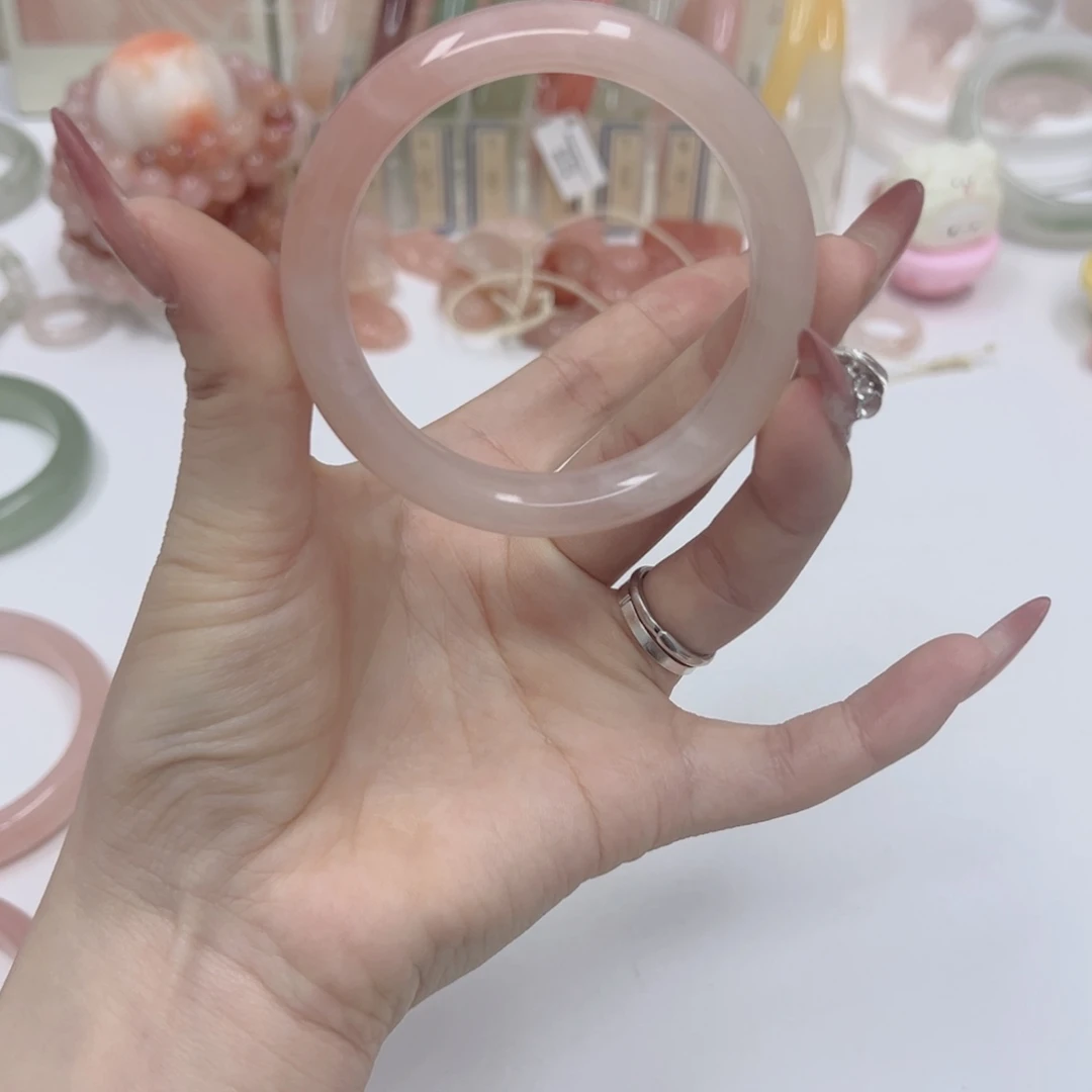 晓***飞石英质玉未镶嵌手镯