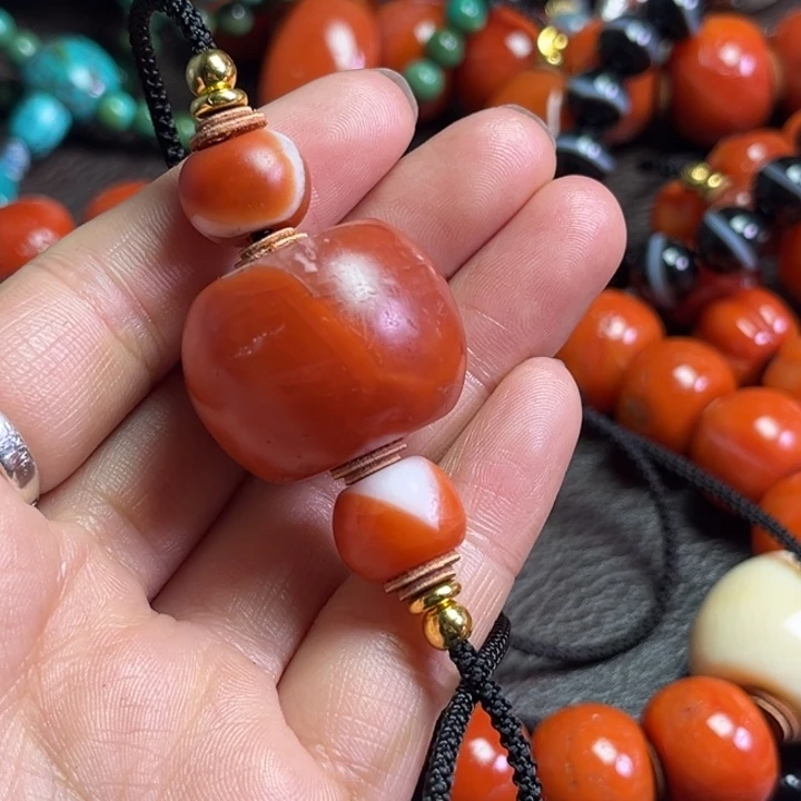 颈饰琉璃索*爷琉璃…………..