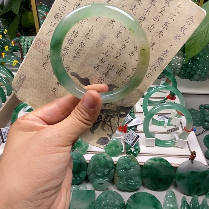 未镶嵌手镯石英质玉