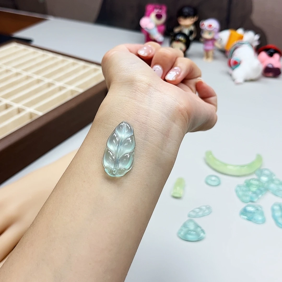 未镶嵌蛇纹石玉吊坠