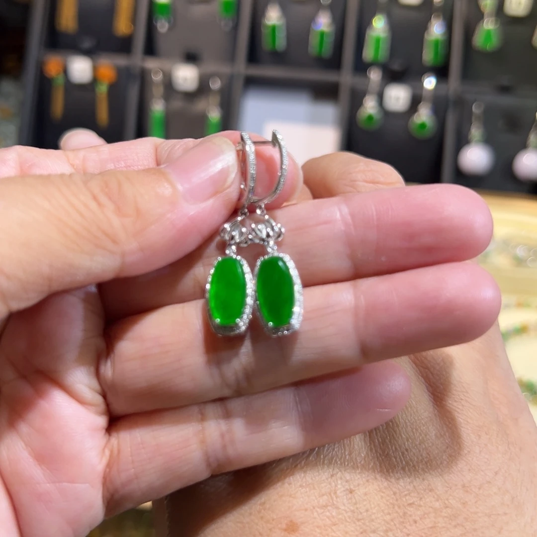 翡翠18K金镶嵌颈饰耳包