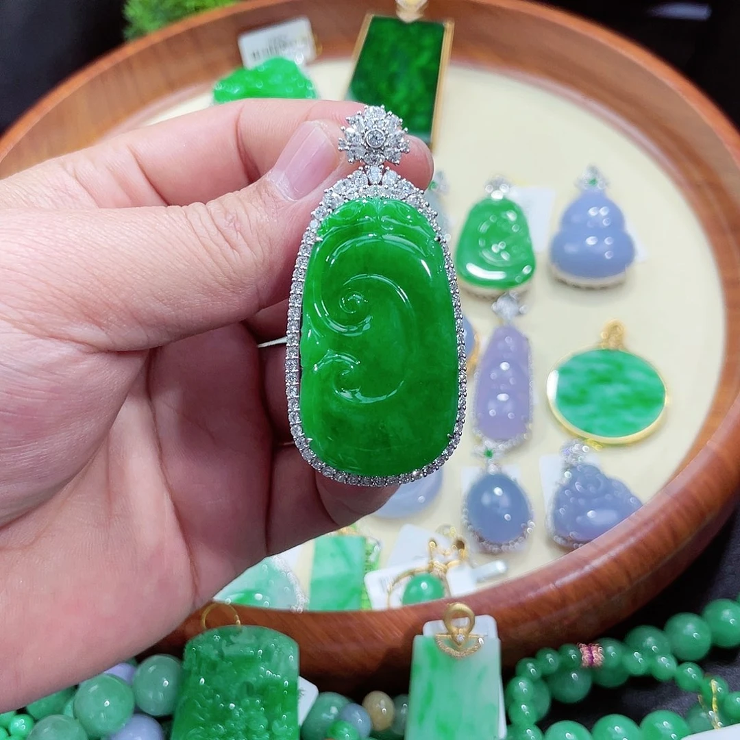 翡翠吊坠(不含链)18K金镶嵌