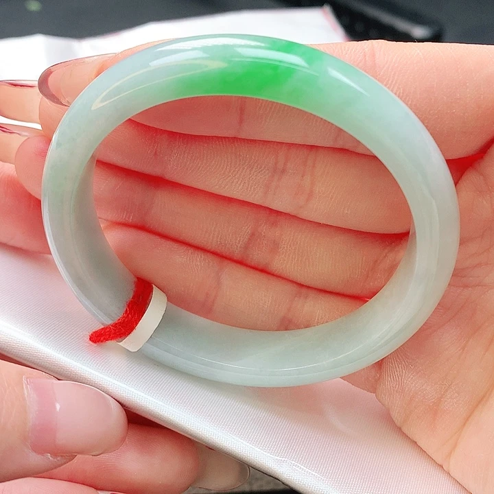 翡翠手镯未镶嵌52贵飞