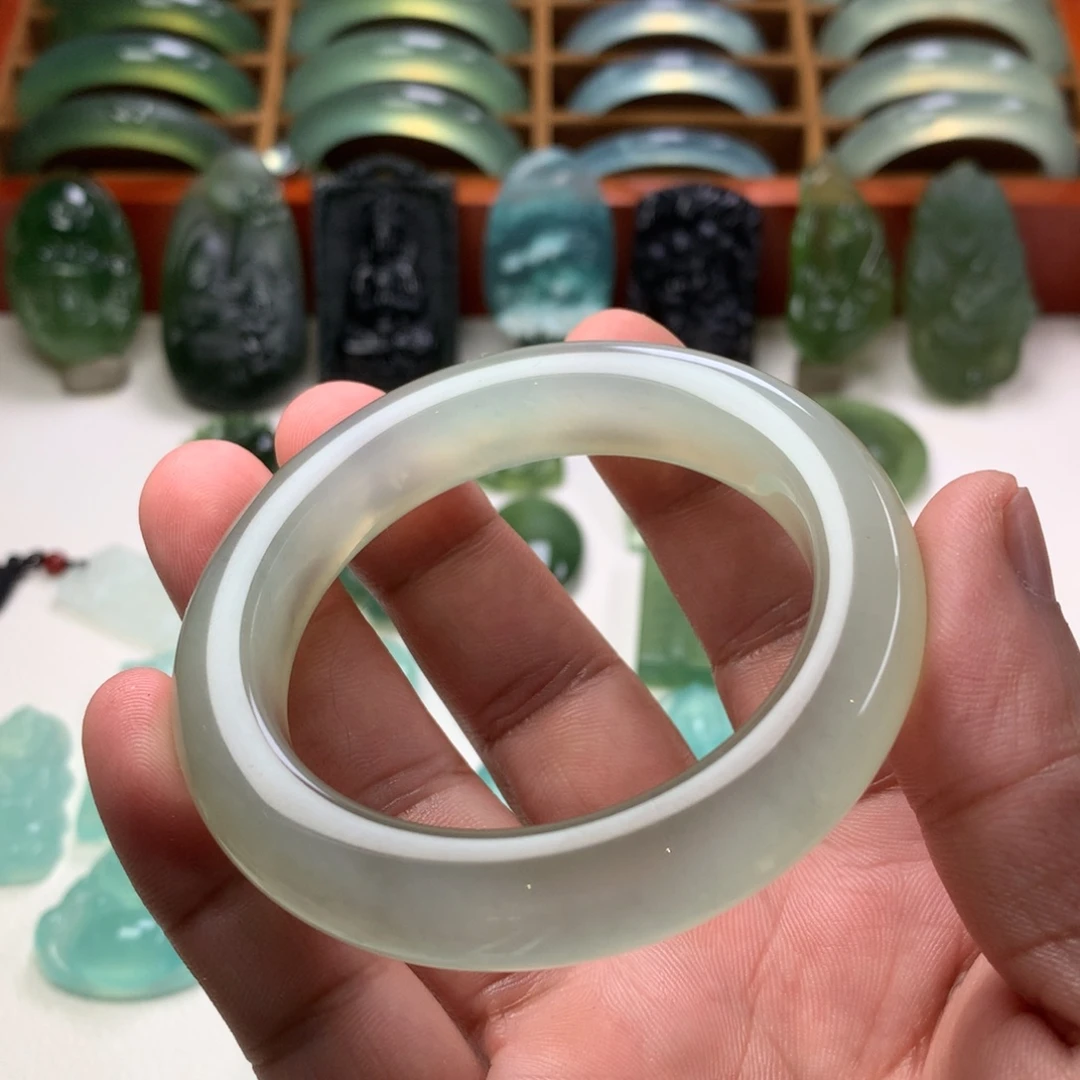 蛇纹石玉未镶嵌手镯