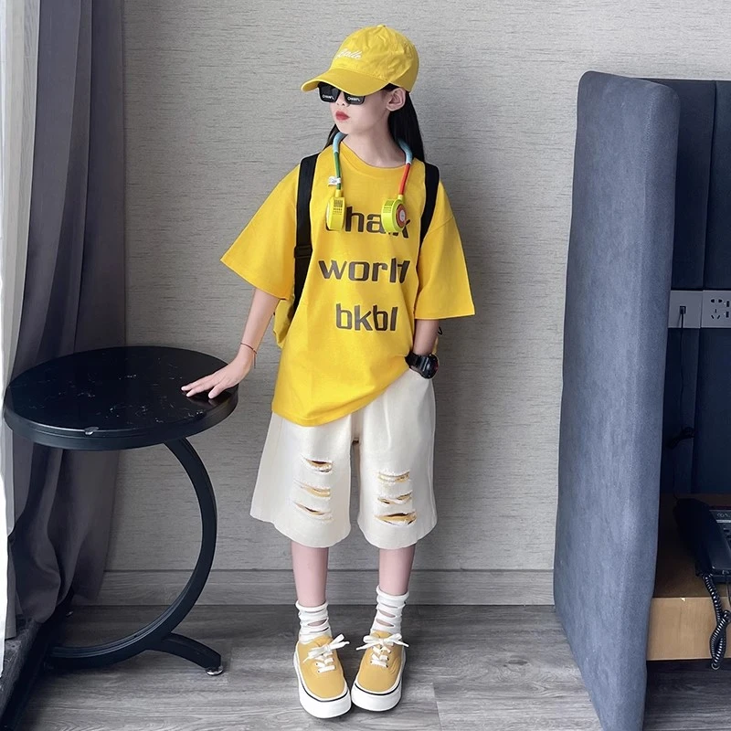 女童夏季多巴胺套装2025新款时髦洋气破洞牛仔中裤百搭短袖五分裤