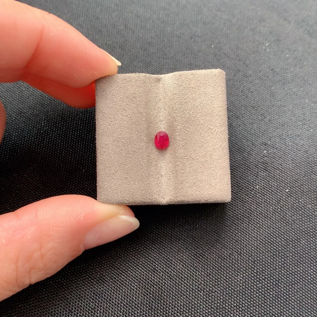 红宝石裸石0.45ct 缅甸鸽血红