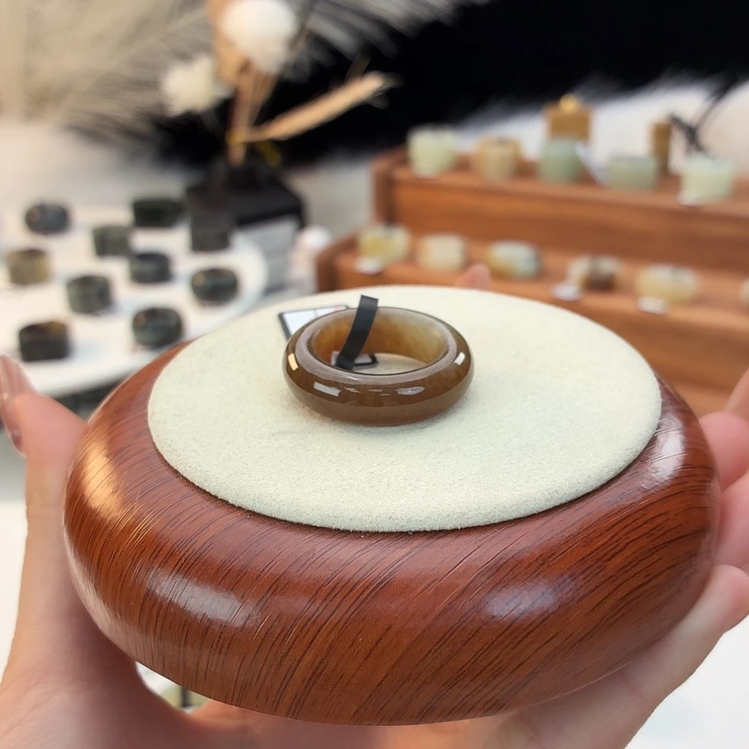 和田玉未镶嵌戒指巧克力轮胎18.26j18