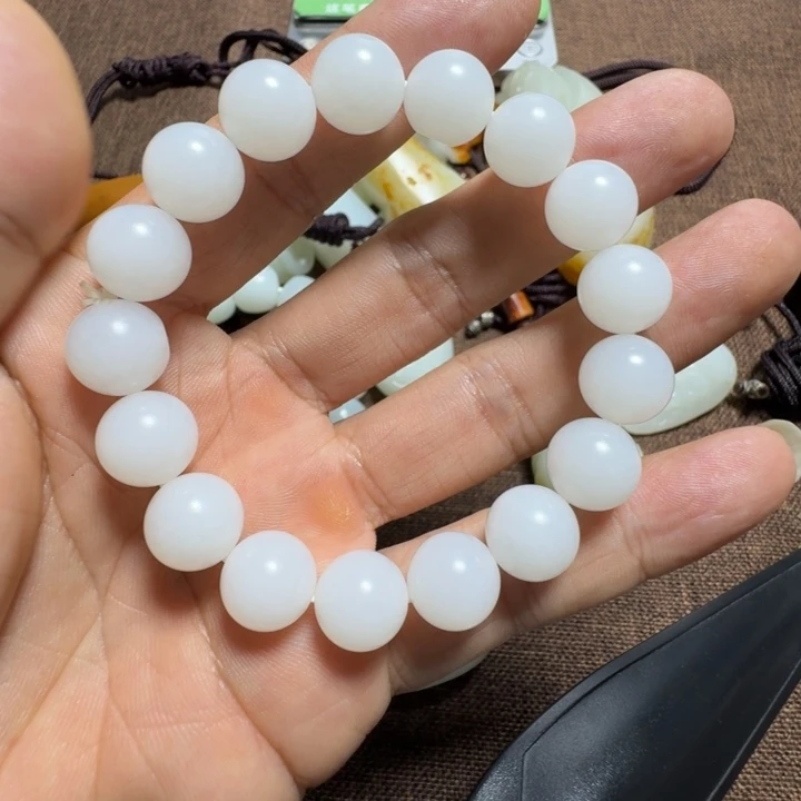 阿***线颈饰未镶嵌和田玉