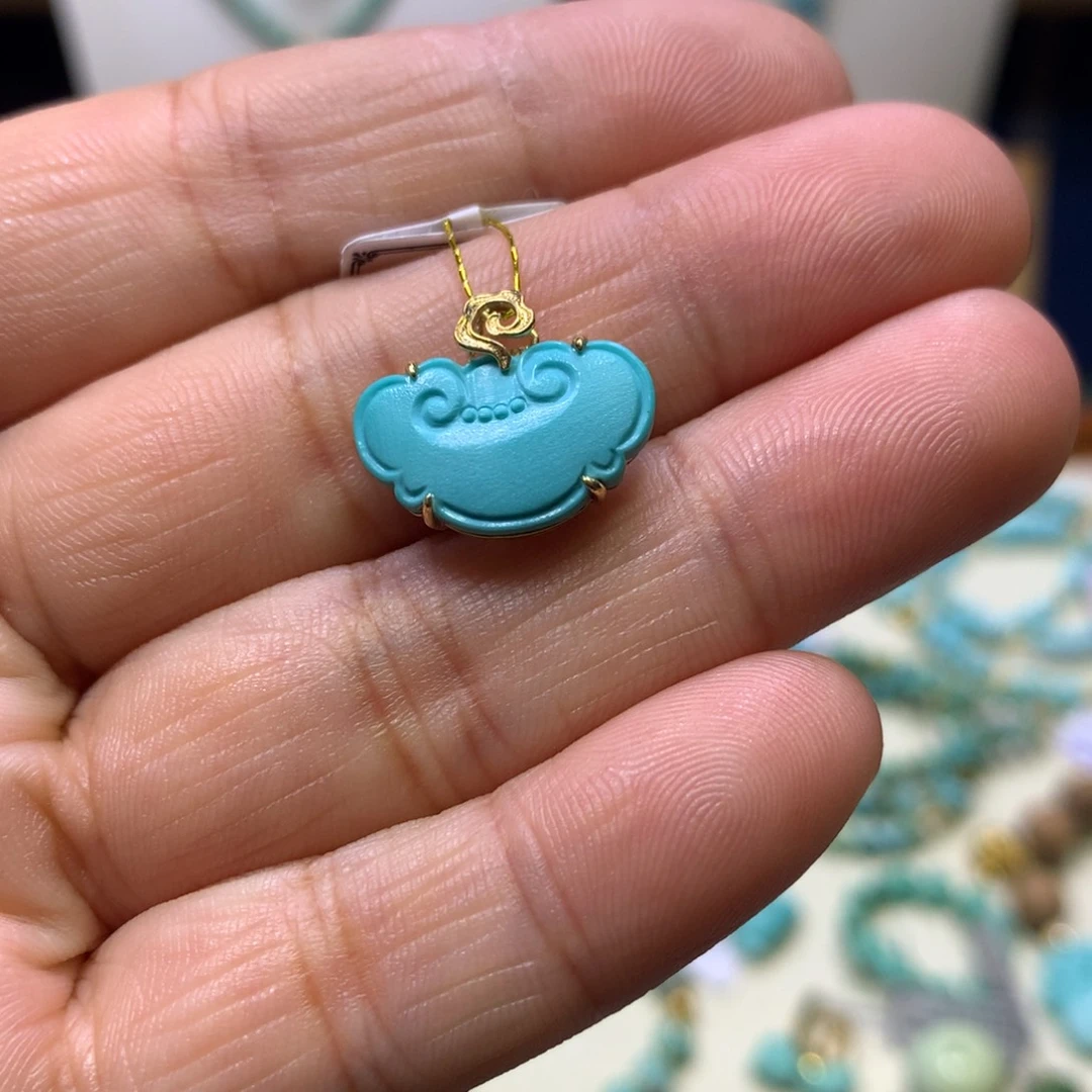 绿松石18K金镶嵌挂件