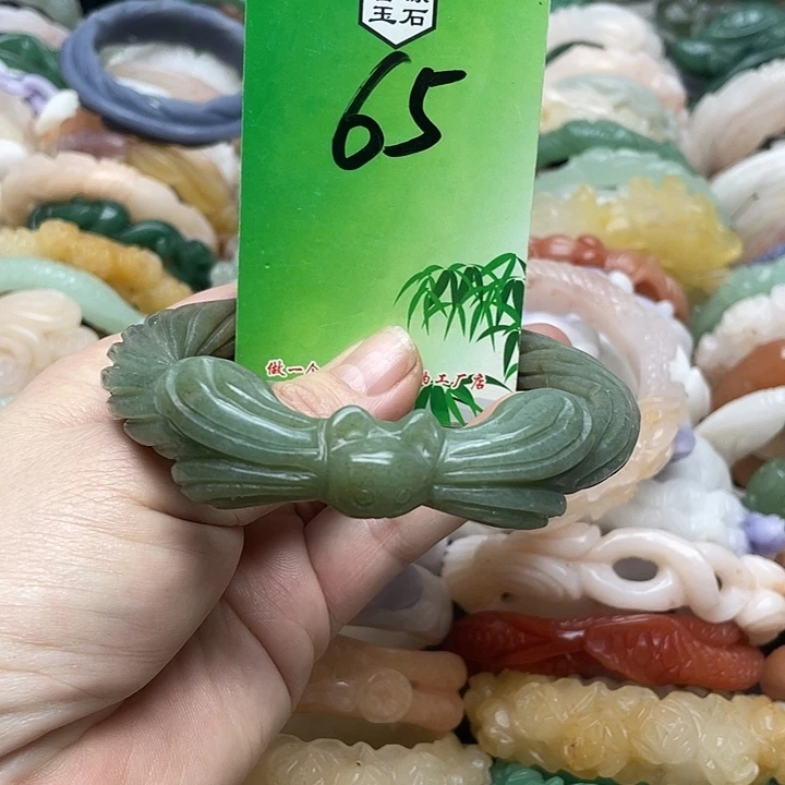 未镶嵌手镯石英岩玉