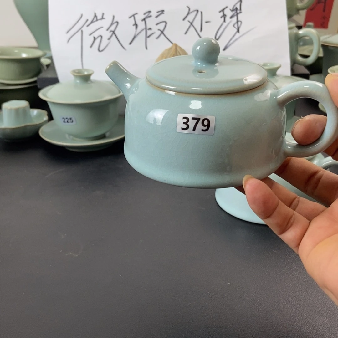 天青釉手工半月壶