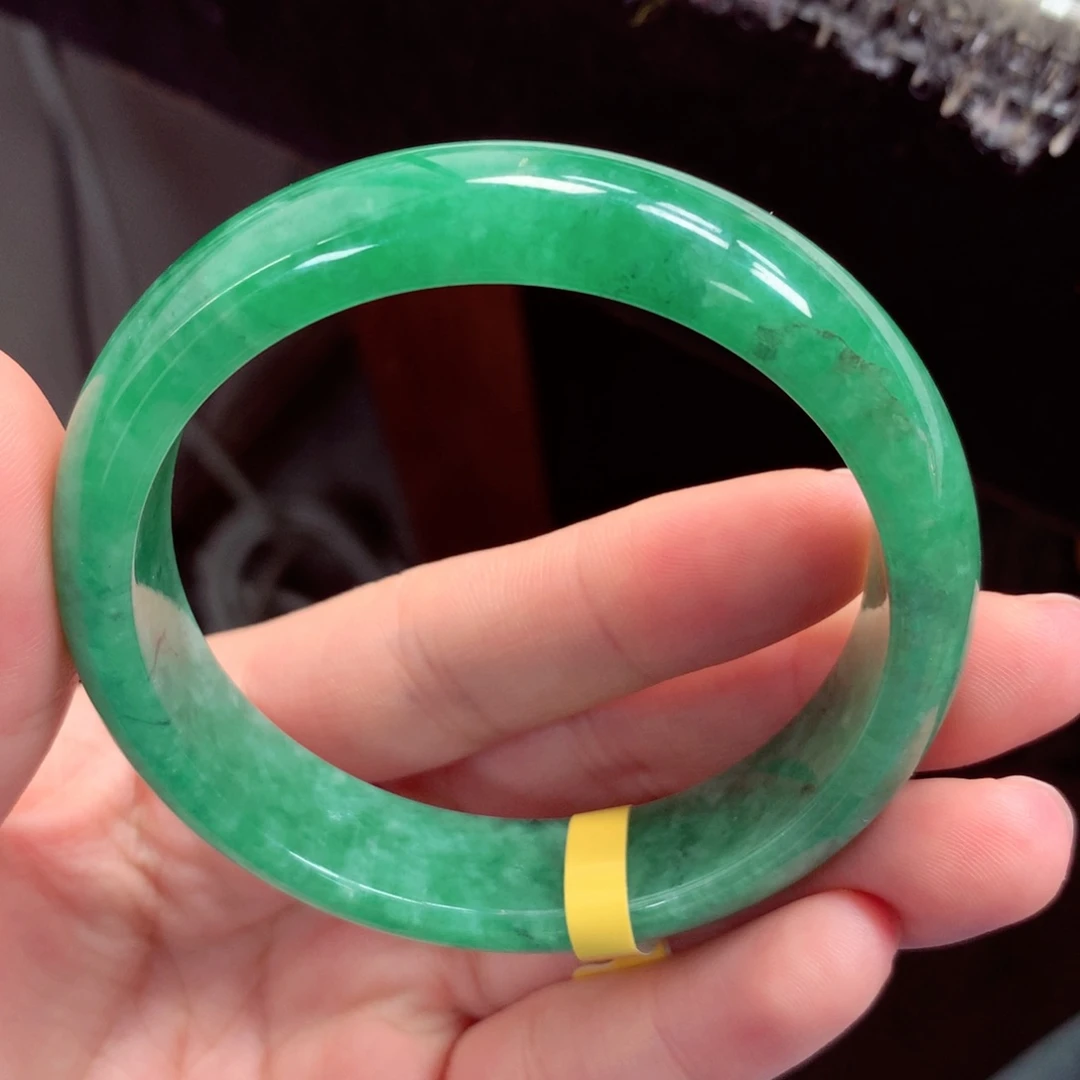 翡翠手镯未镶嵌缅甸