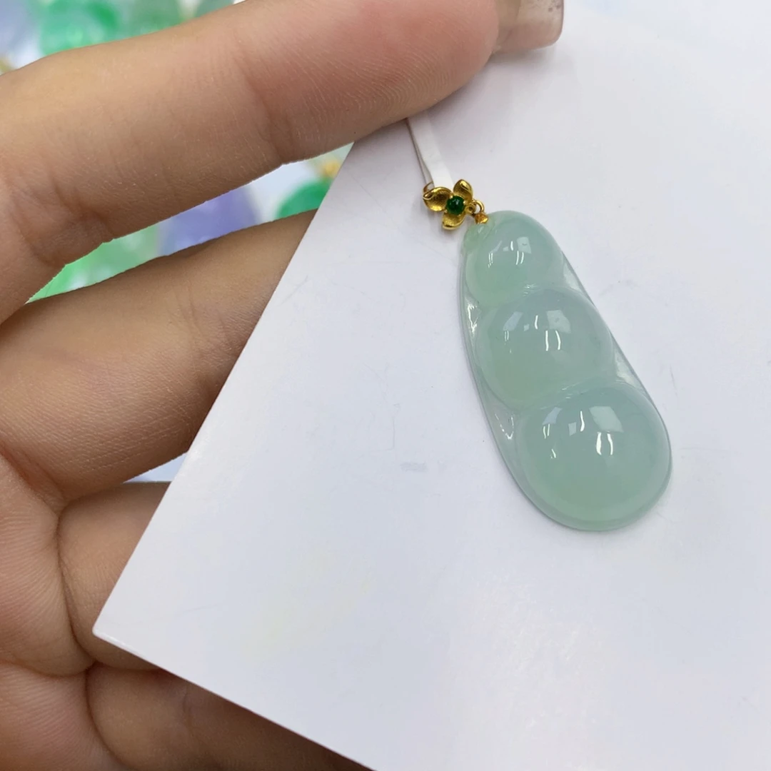 翡翠18K金镶嵌颈饰翡翠