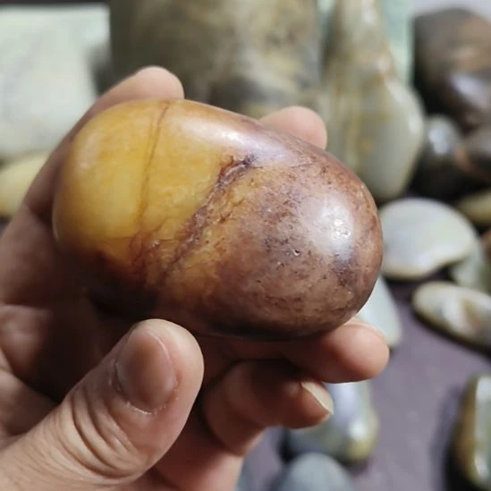 青***手未镶嵌和田玉（糖玉）摆件