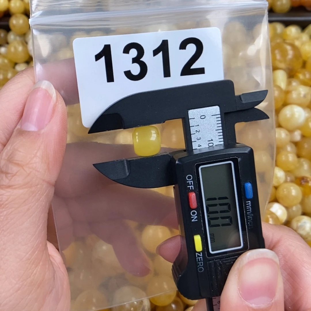 未镶嵌琥珀珠宝奇石
