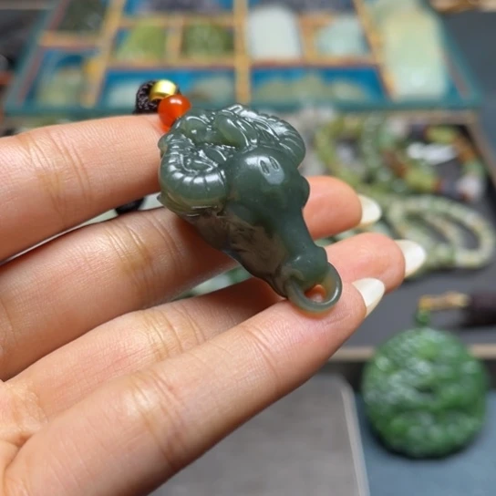 和田玉未镶嵌颈饰