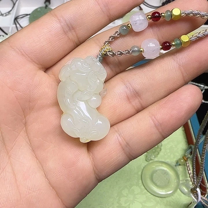 合金蛇纹石玉颈饰