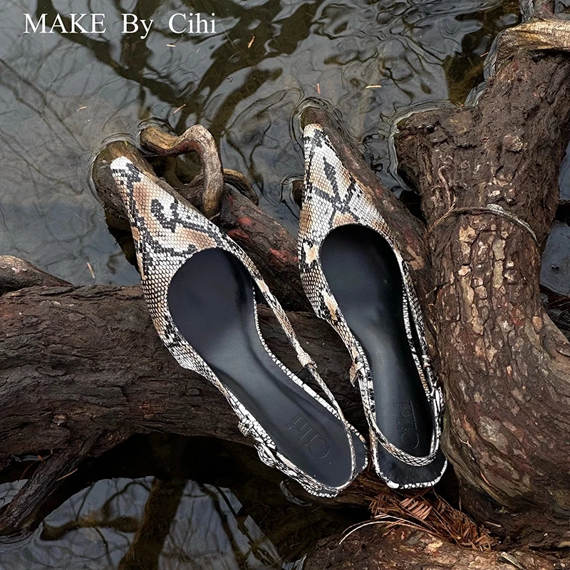 Cihi設計’野奢乌托邦‘烫印工艺 蛇纹美学 斜径条带粗跟单鞋