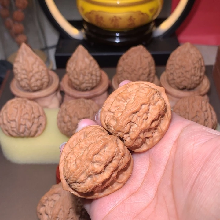 文玩核桃把件梨木台