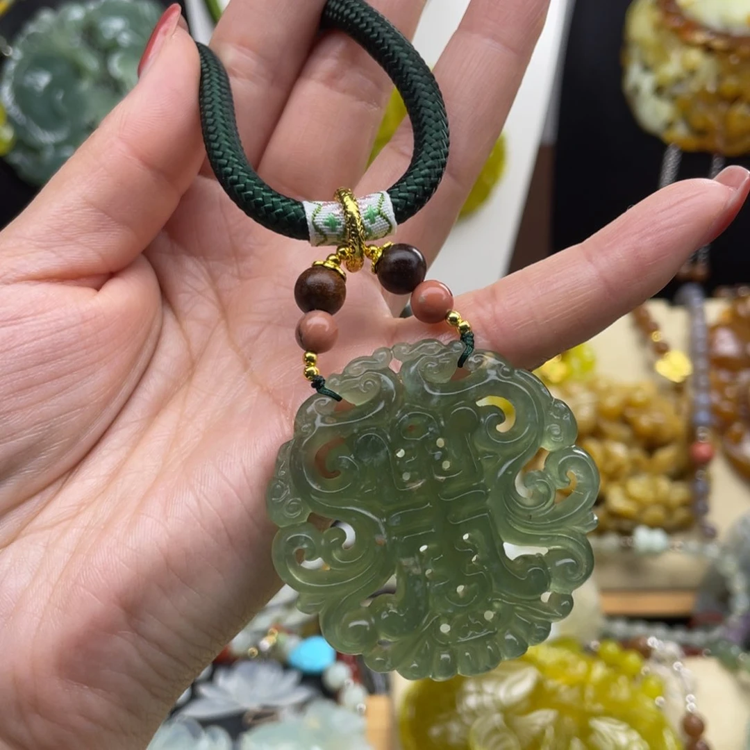 未镶嵌蛇纹石玉颈饰