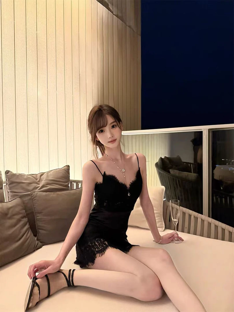 夏季高级感名媛气质辣妹性感纯欲蕾丝吊带连衣裙收腰显瘦包臀短裙