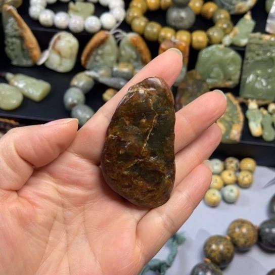 透闪石质玉吊坠未镶嵌