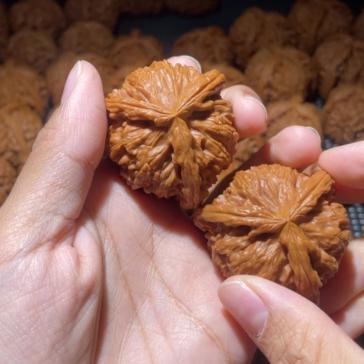 磊***桃核吊坠小妹三棱