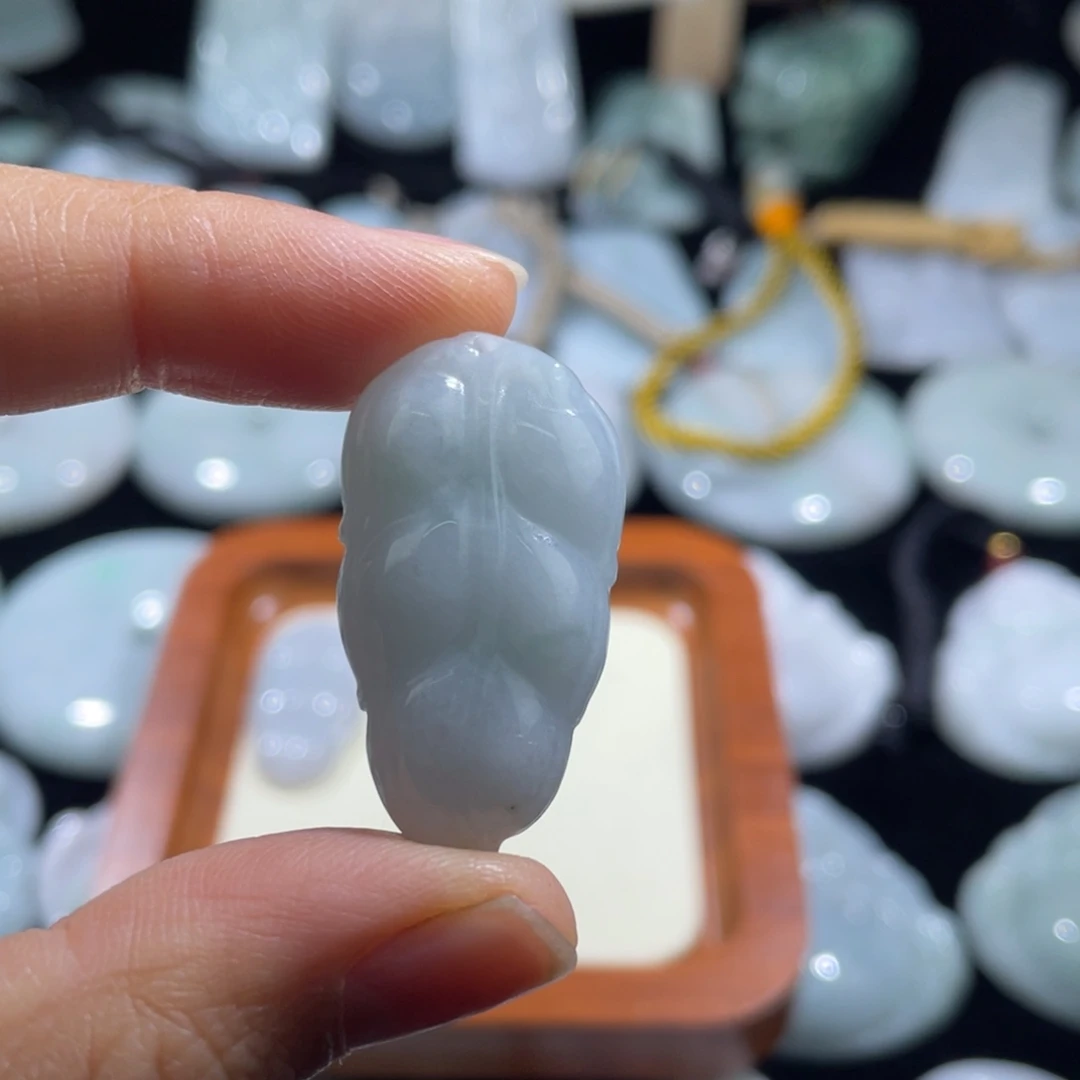 翡翠未镶嵌颈饰叶子