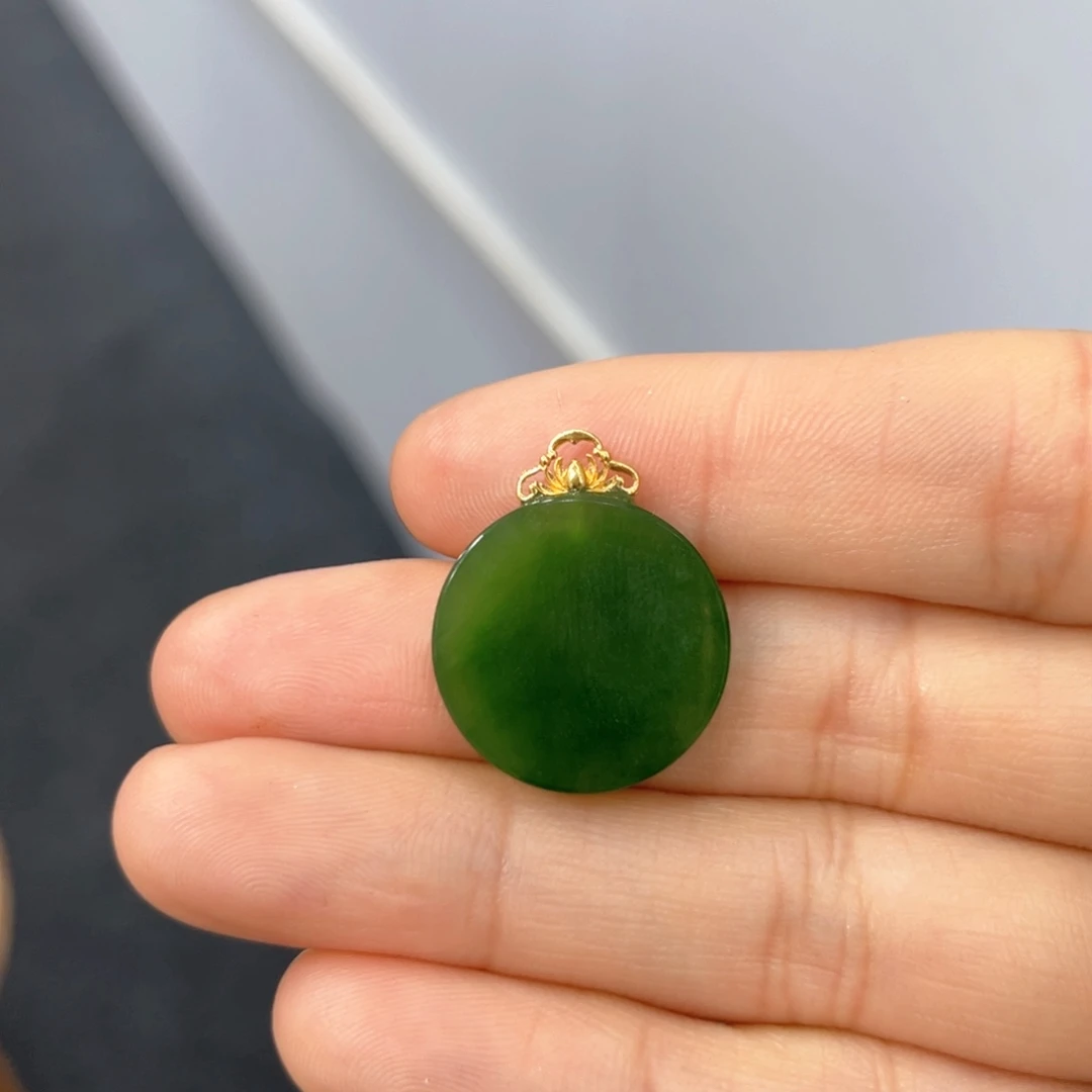 和田玉18K金镶嵌颈饰直径18.2 厚3.4