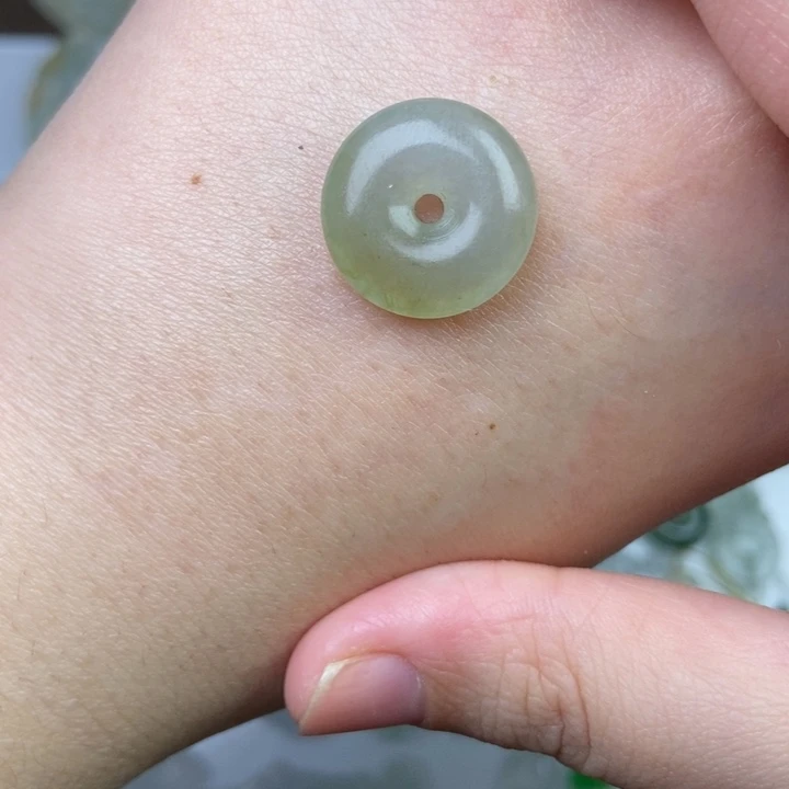 定制翡翠未镶嵌扣子