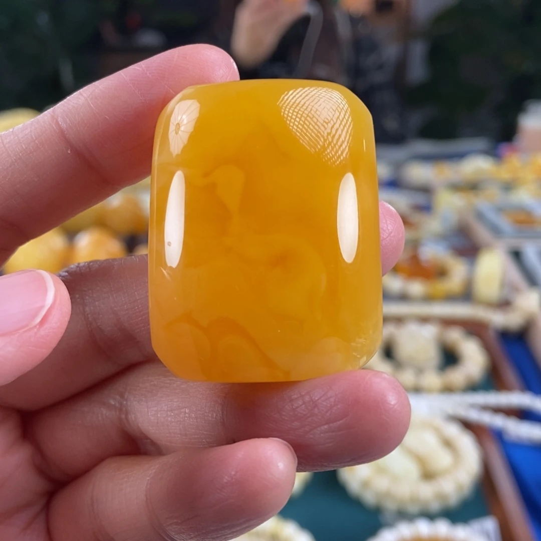 琥珀未镶嵌珠宝奇石19鸡油红无事牌吊坠