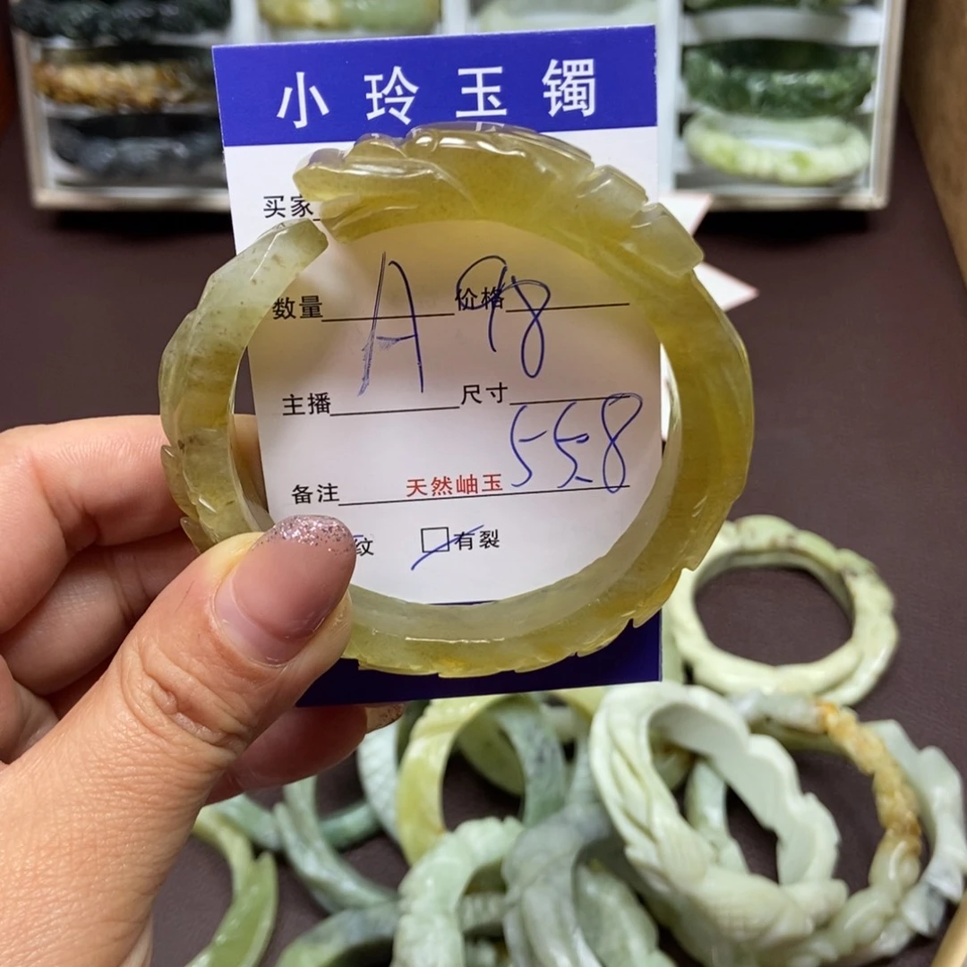 蛇纹石玉手镯未镶嵌