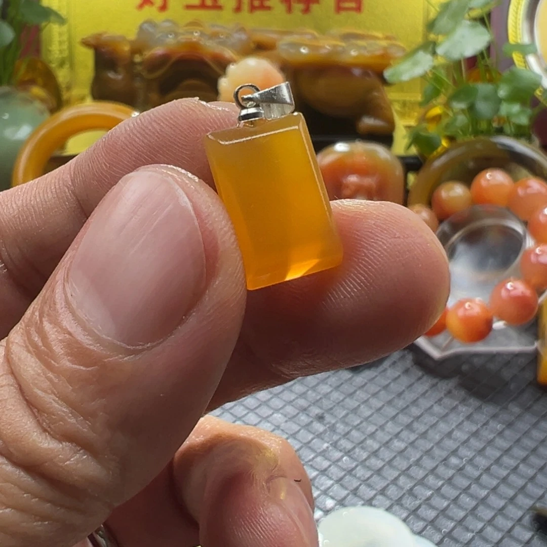 石英质玉未镶嵌颈饰