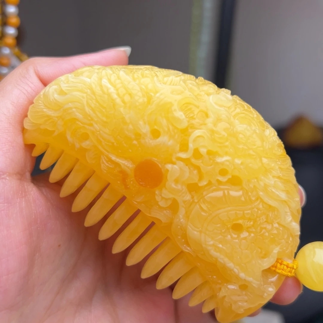 蜜蜡未镶嵌颈饰龙凤养生梳