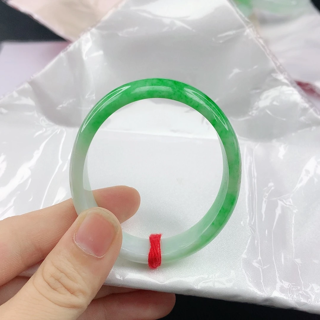 翡翠手镯未镶嵌E****r翡翠382贵妃