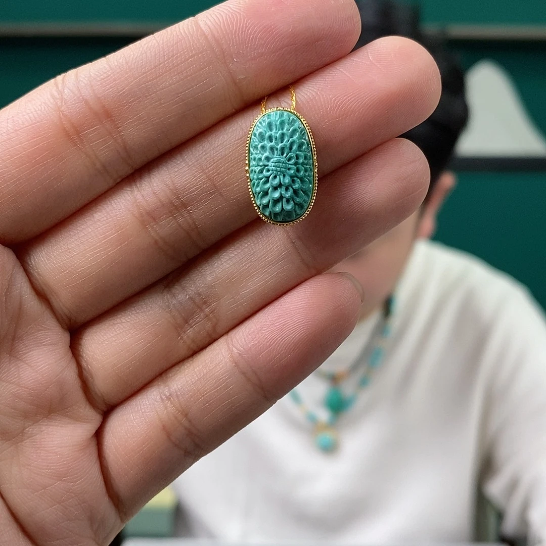 绿松石18K金镶嵌挂件