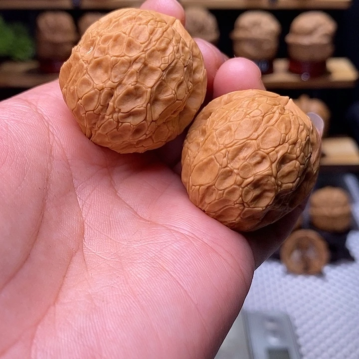 文玩核桃吊坠金龟子75