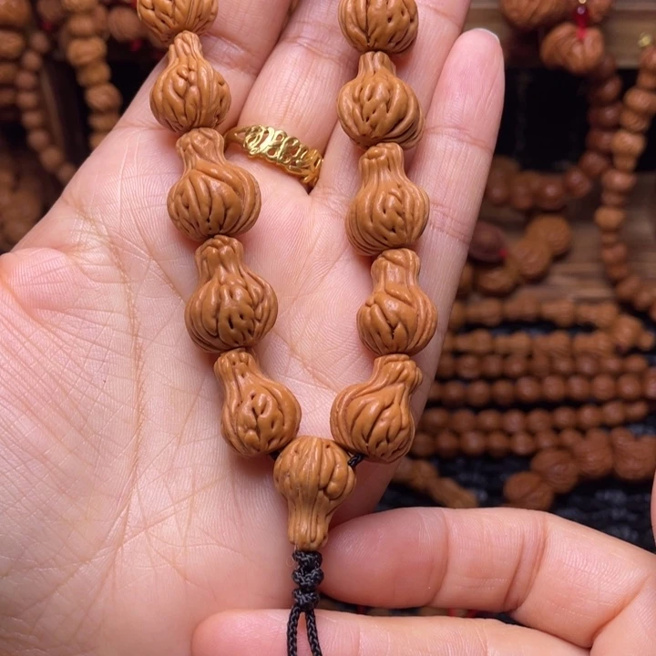 木质类龙纹桃枭挂件