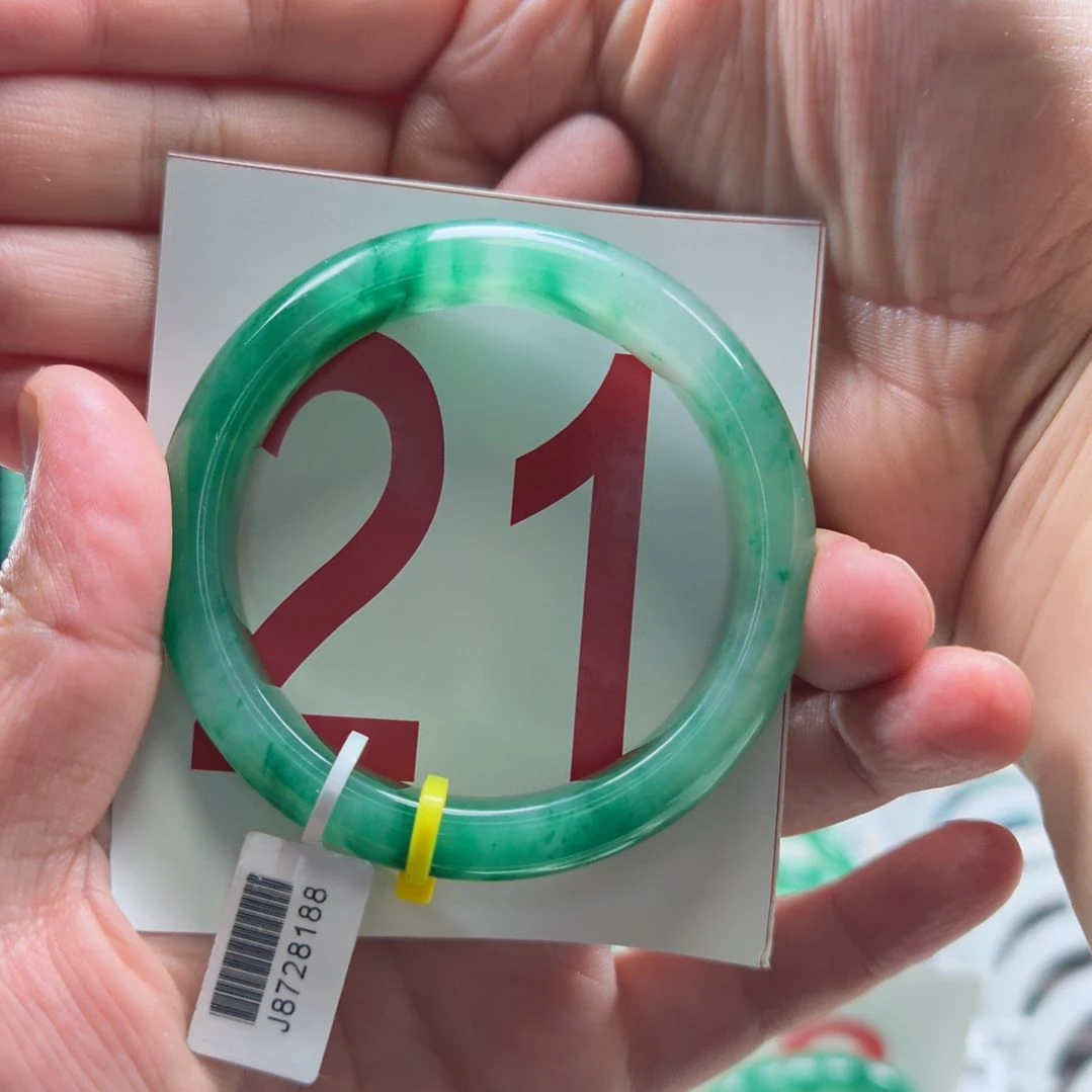 石英质玉（非洲翠）未镶嵌手镯