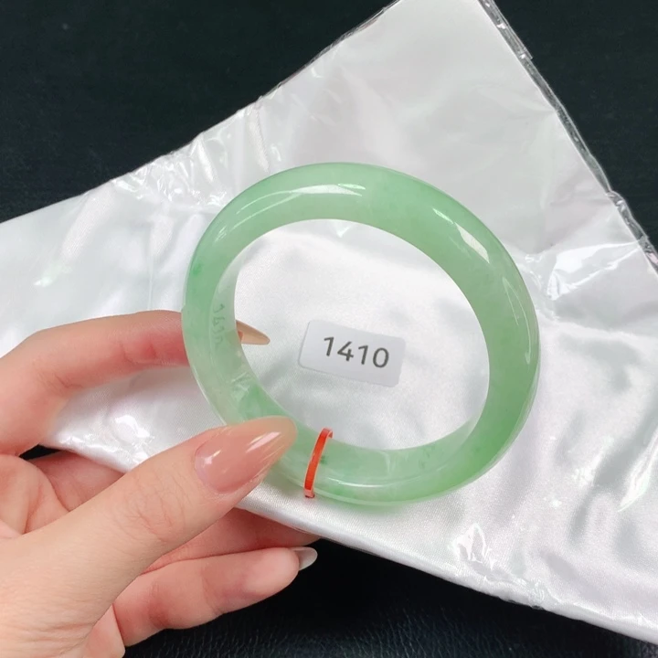 翡翠手镯未镶嵌天然翡翠手镯04