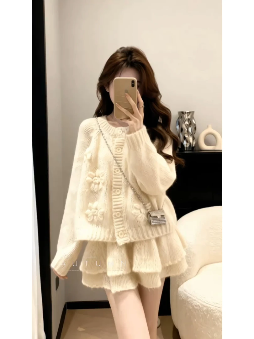 韩系慵懒风气质软糯白色套装2025秋冬新款显瘦花朵针织衫半裙女装