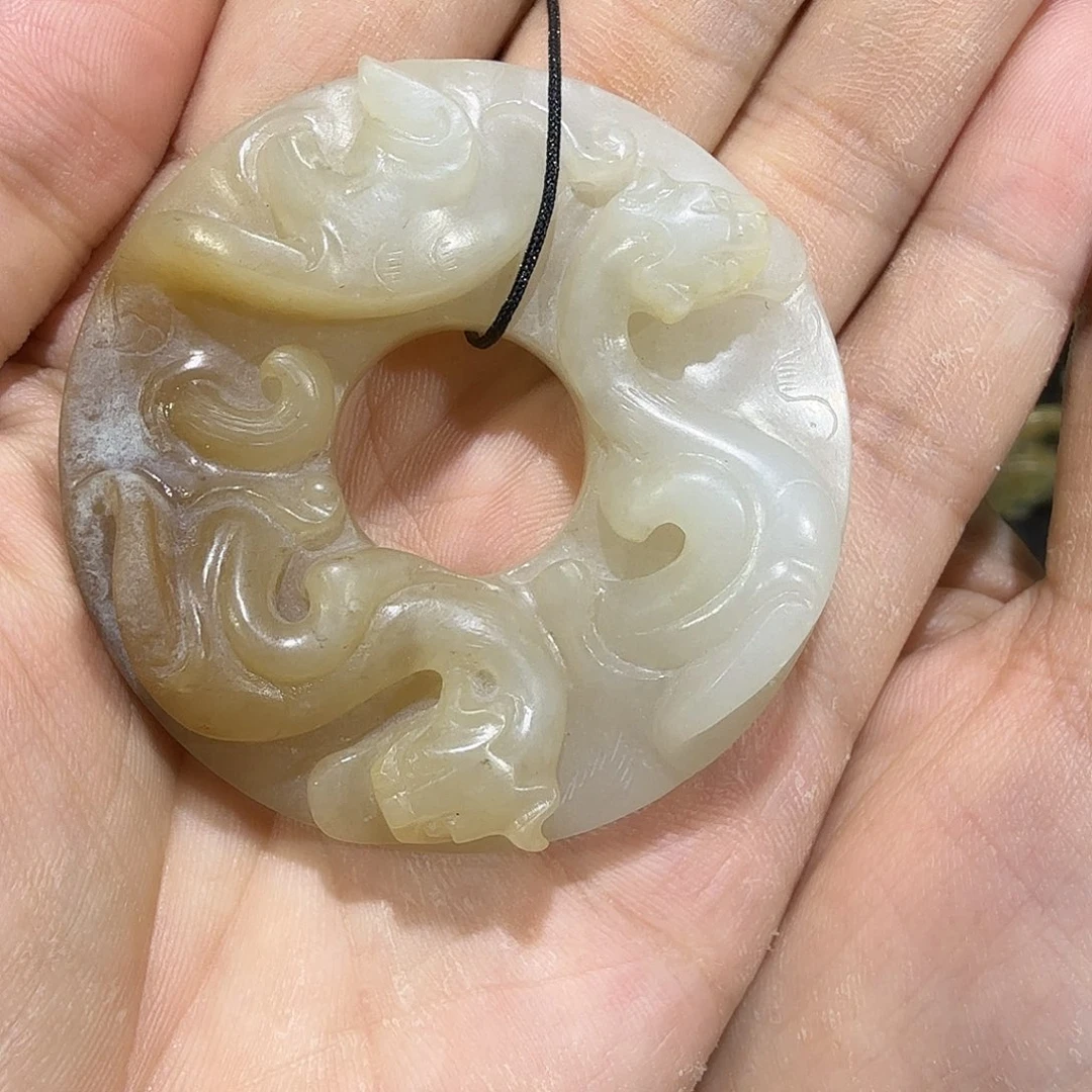 婉***豆和田玉未镶嵌挂件