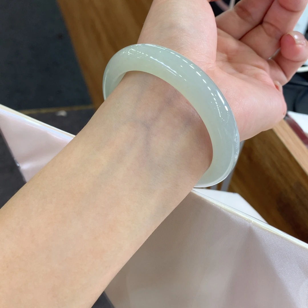 翡翠未镶嵌手镯天然Ａ货翡翠55/56清爽干净落落大方