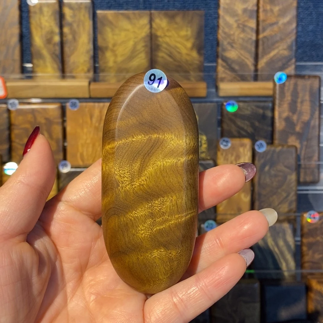 金丝楠无事牌虎**威金丝楠木小叶桢楠