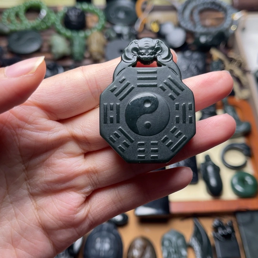 和田玉未镶嵌把件