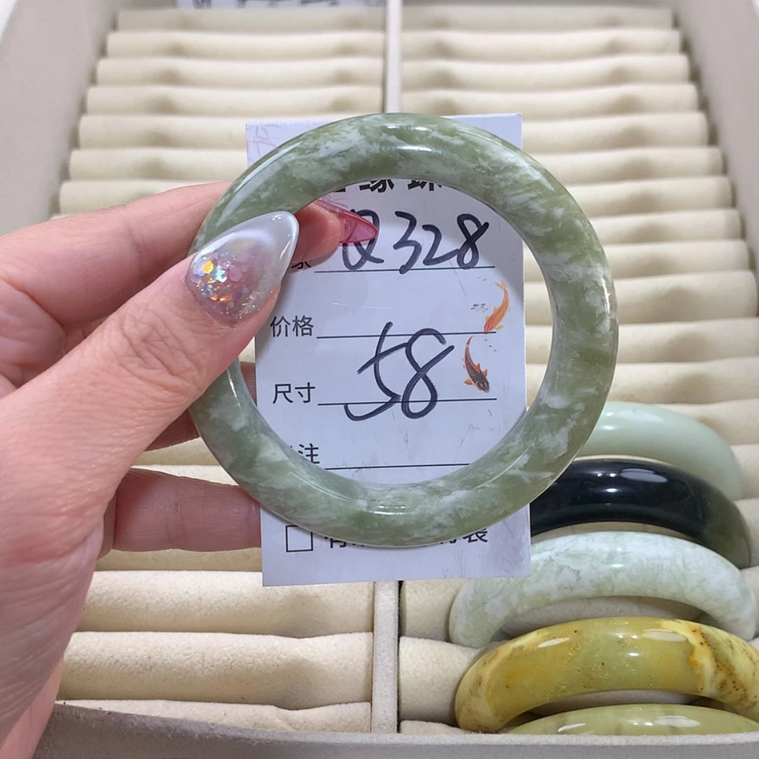 【闪购商品】未镶嵌蛇纹石玉手镯