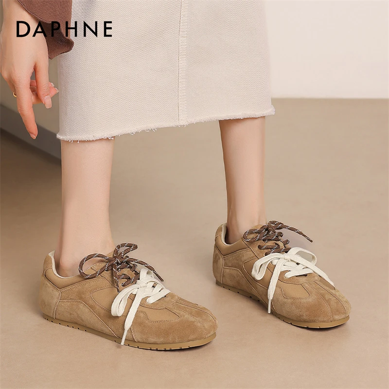 达芙妮休闲时尚女鞋2025春季新款百搭小众双色系带平底德训鞋女