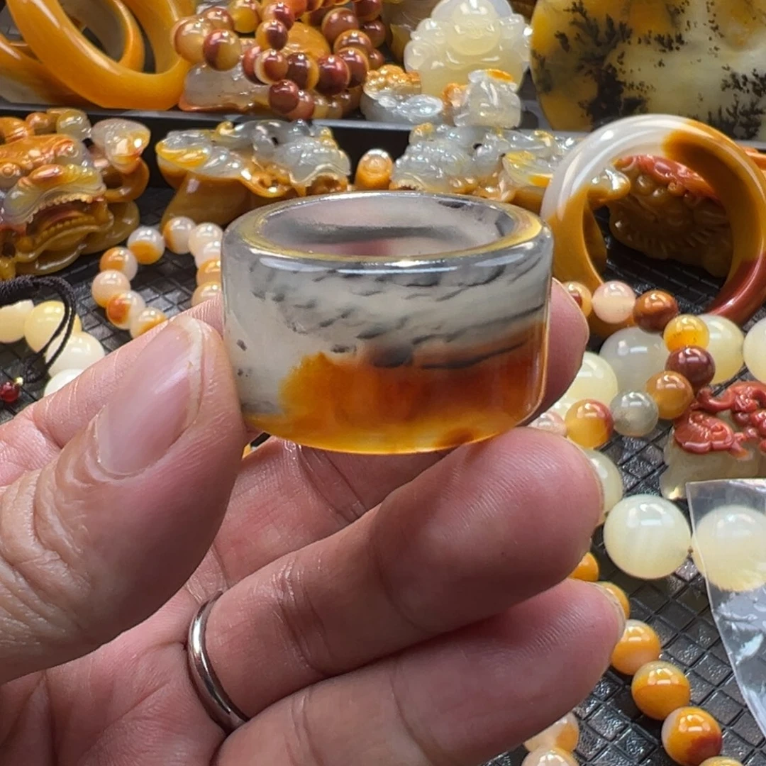 石英质玉未镶嵌颈饰