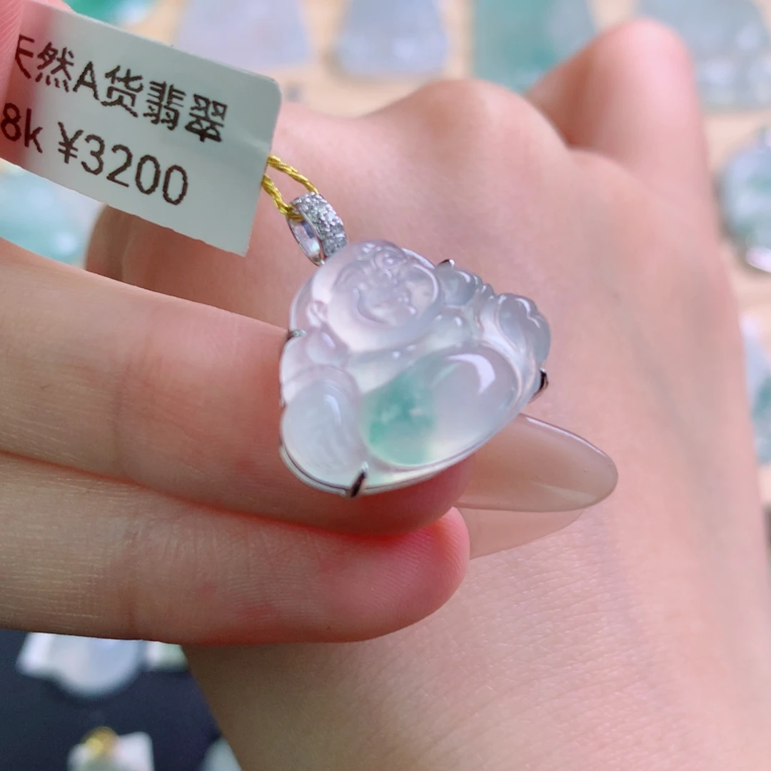 翡翠18K金镶嵌颈饰吊坠