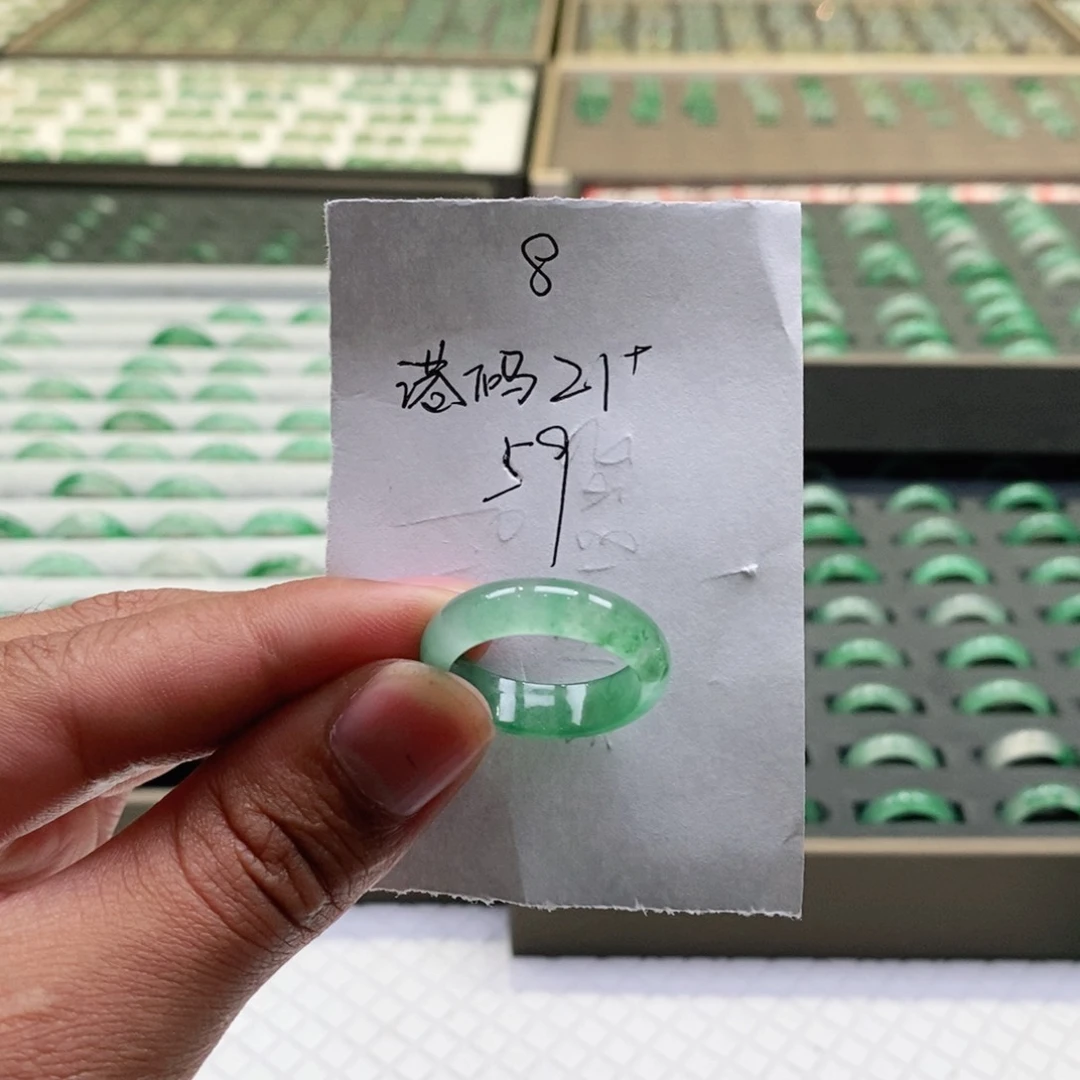 未镶嵌戒圈石英质玉（非洲翠）粗**饭